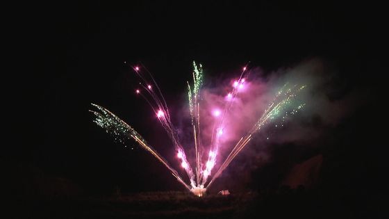 چینی Pyrotechnics Outdoor 300 شات صفحه نمایش آتش بازی حرفه ای 1.3 گرمی فن شکل