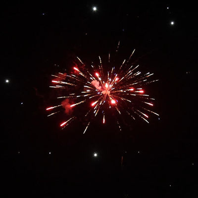 فابریکهای چین آتش بازی عمده فروشی کیک 62 شات کیک آتش بازی برای جشن آتش بازی در فضای باز