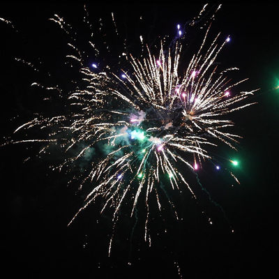 100 شات کیک آتش بازی نوع و مناسبت کریسمس کیک بزرگ آتش بازی آتش بازی برای عمده فروشی