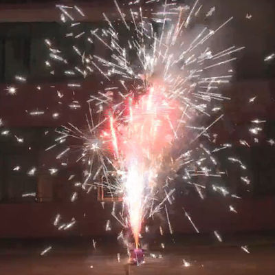 زمین اسپینینگ خرس کوچولو اسباب بازی آتش بازی فواره های آتش بازی Pyro Sparkler